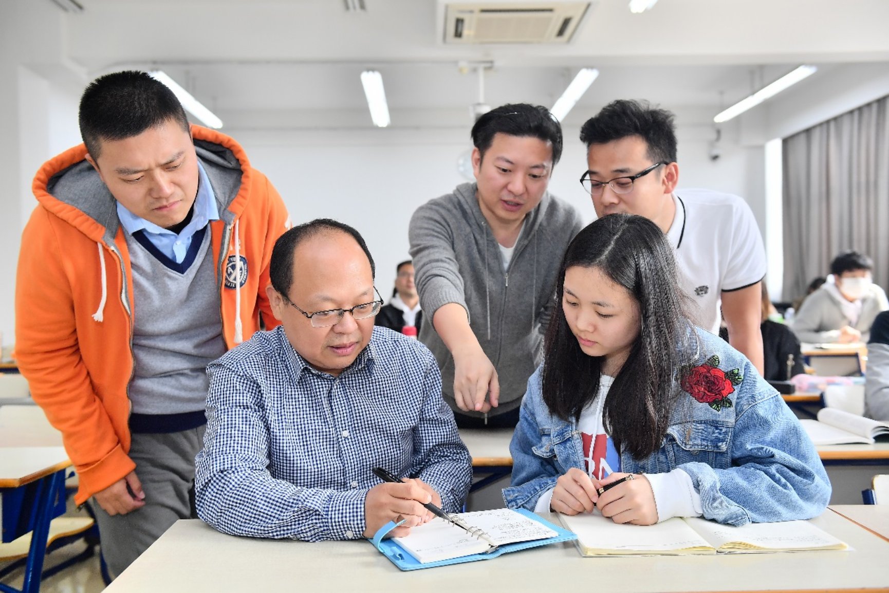 D:\课题申报研究与评奖\北京市教学名师\北京市教学名师\崔学刚申报材料\崔学刚-最终申报材料\崔学刚-最终申报材料\必赢国际437官网-崔学刚-照片2.jpg